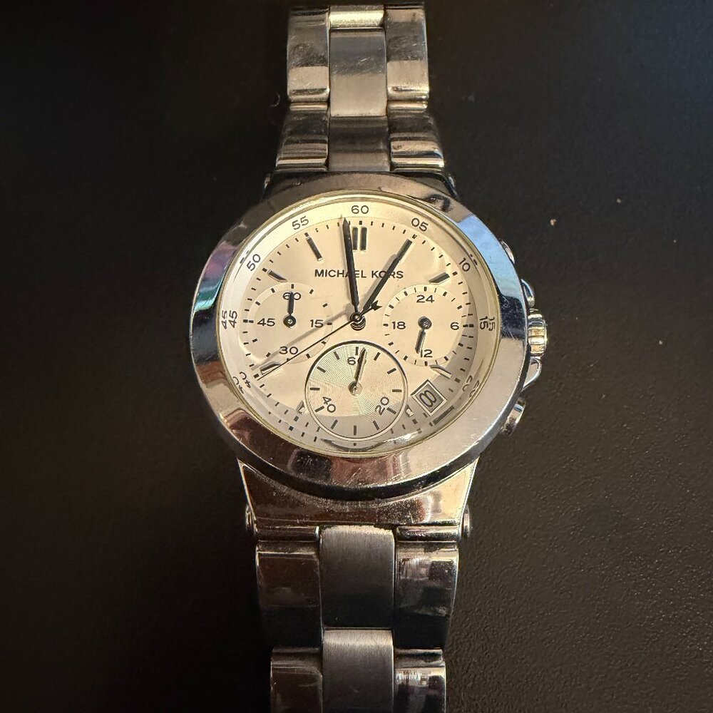 Michael Kors Silver Chronograph Watch MK-5221 - New Battery